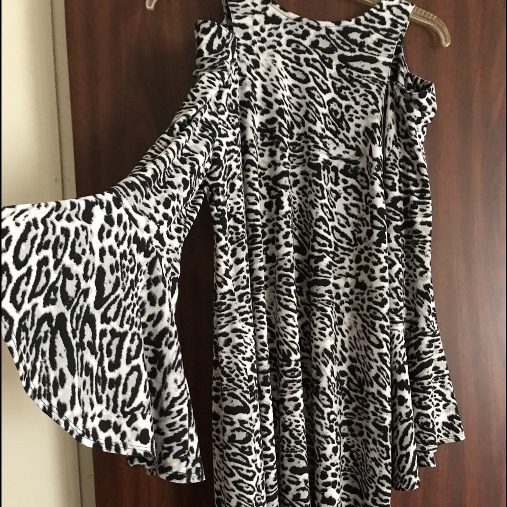 Cold shoulder peplum sleeve dress